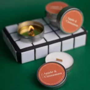 Mini duftlys i med �ble og kanel